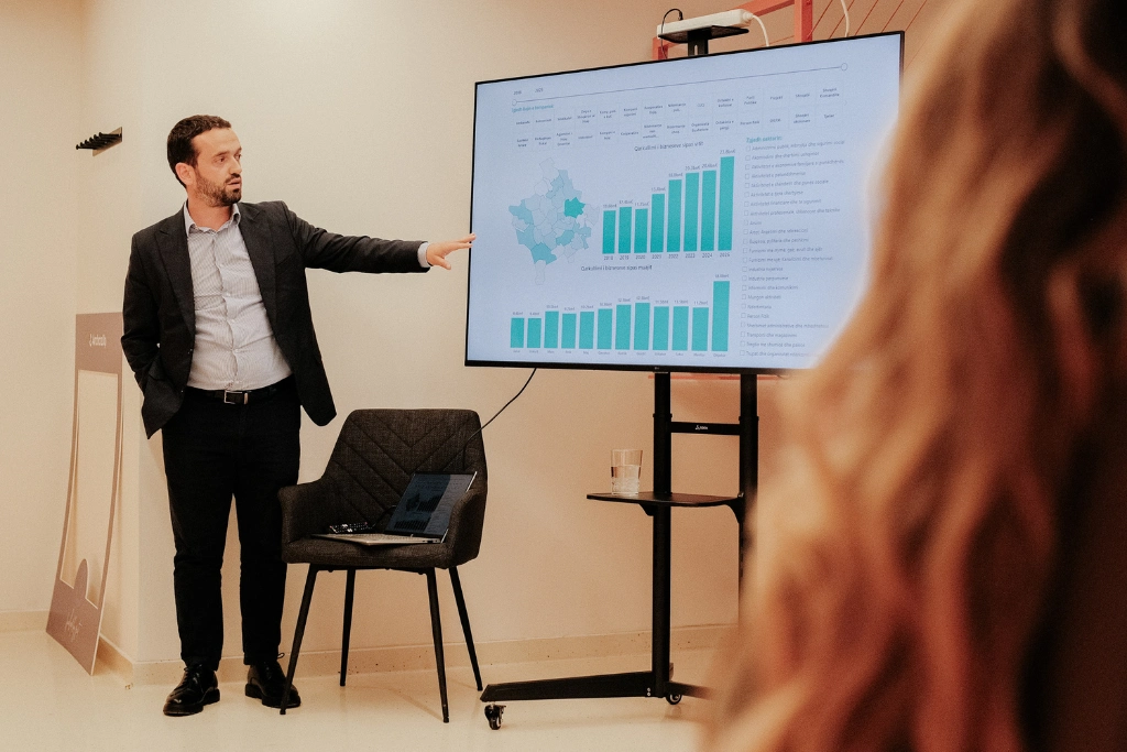 Blend Hasaj during his guest lecture at AnchorzUp office